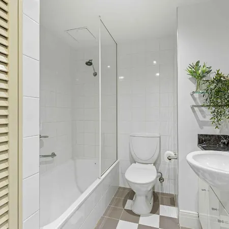 Lovely Boutique 1-Bed Unit With Gym & Pool Melbourne Exterior photo