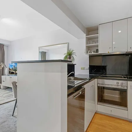 Lovely Boutique 1-Bed Unit With Gym & Pool Melbourne Exterior photo