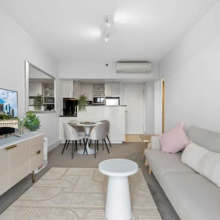 Lovely Boutique 1-Bed Unit With Gym & Pool Melbourne Exterior photo