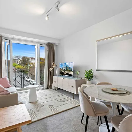 Lovely Boutique 1-Bed Unit With Gym & Pool Melbourne Exterior photo
