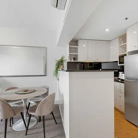 Lovely Boutique 1-Bed Unit With Gym & Pool Melbourne Exterior photo